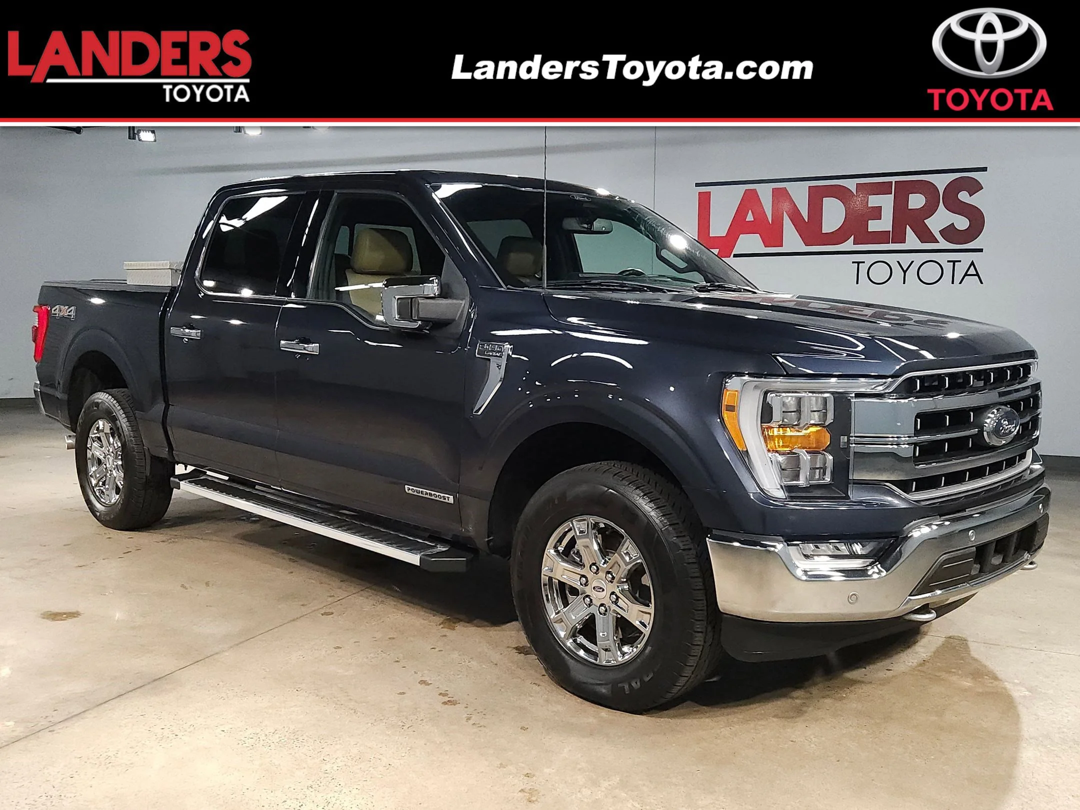 Used 2022 Smoked Quartz Metallic Tinted Clearcoat Ford LARIAT image 1