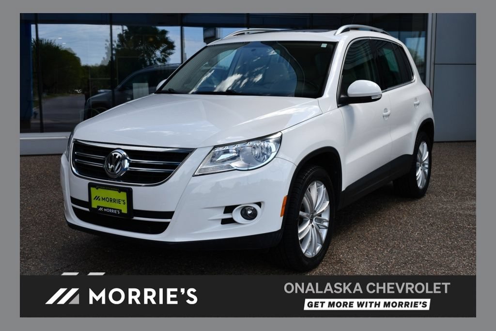 Used 2010  Volkswagen SE image 1