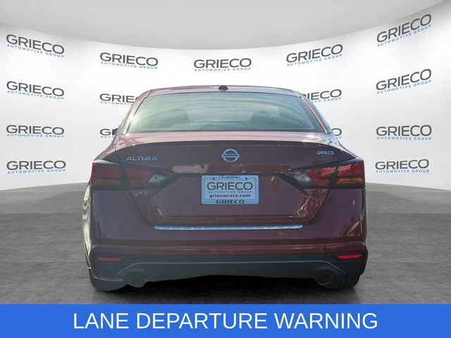 Used 2022 Red Nissan 2.5 SR image 6