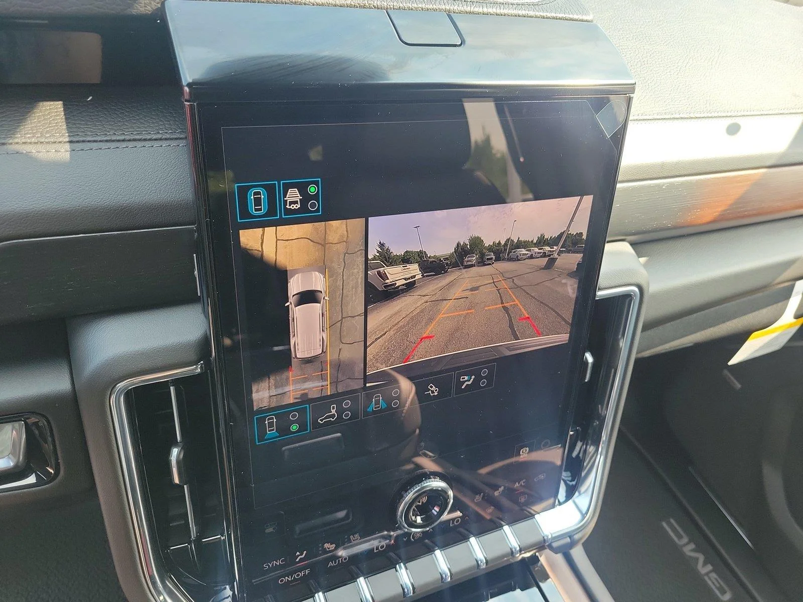 2026 GMC Yukon Denali - Photo 27