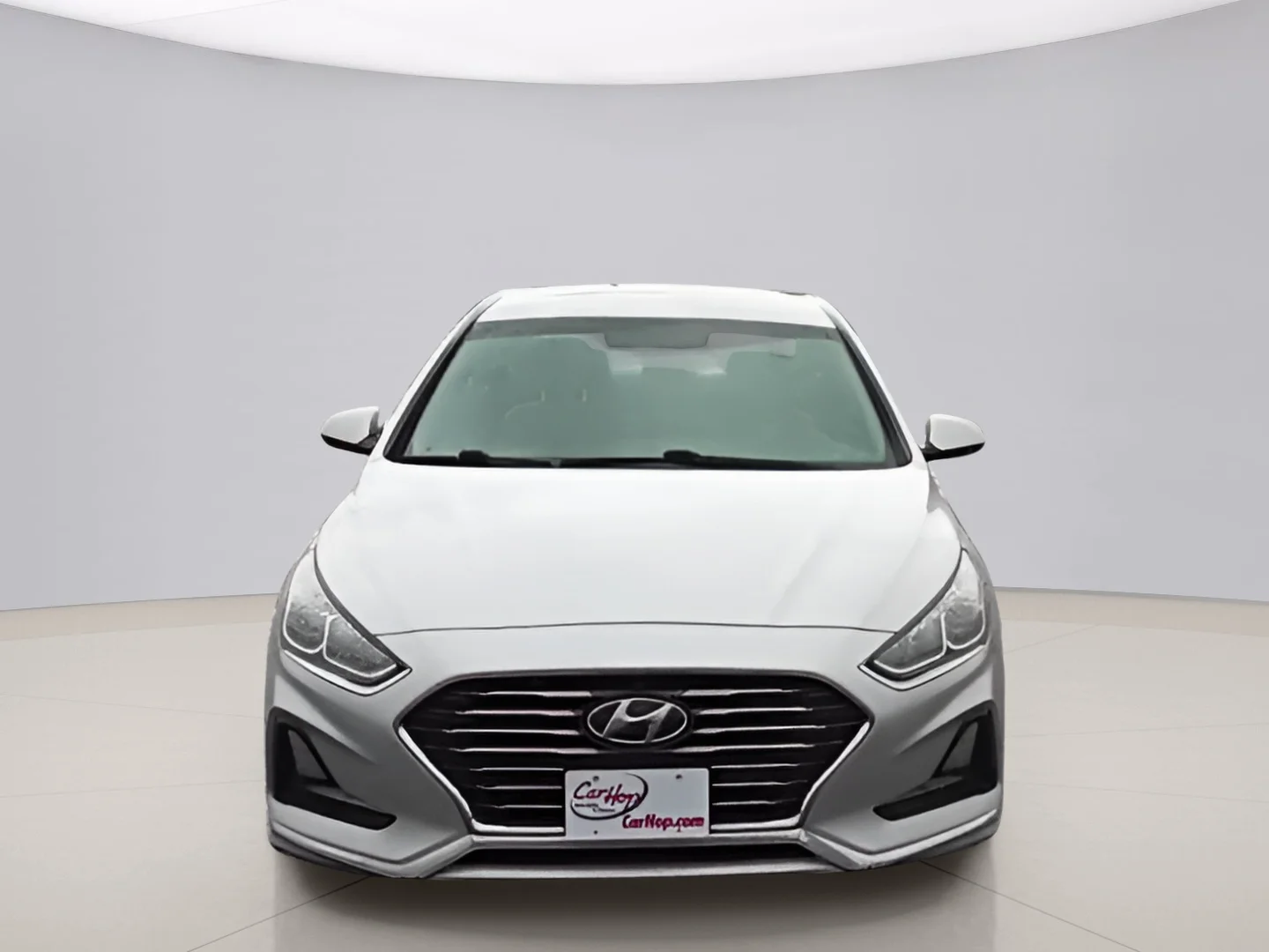 Used 2019 Silver Hyundai SE image 9