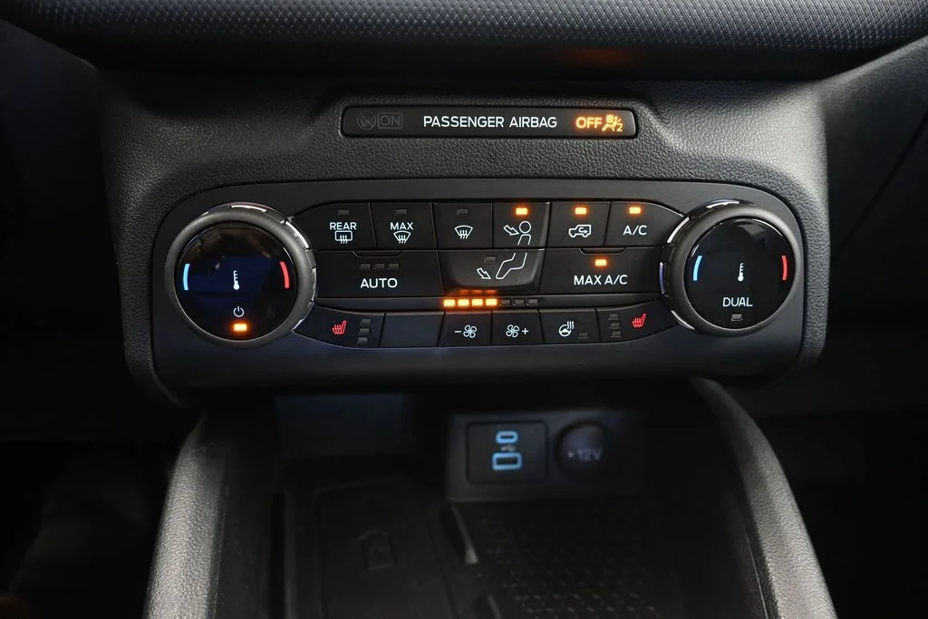Used 2022 Blue Metallic Ford Outer Banks image 33