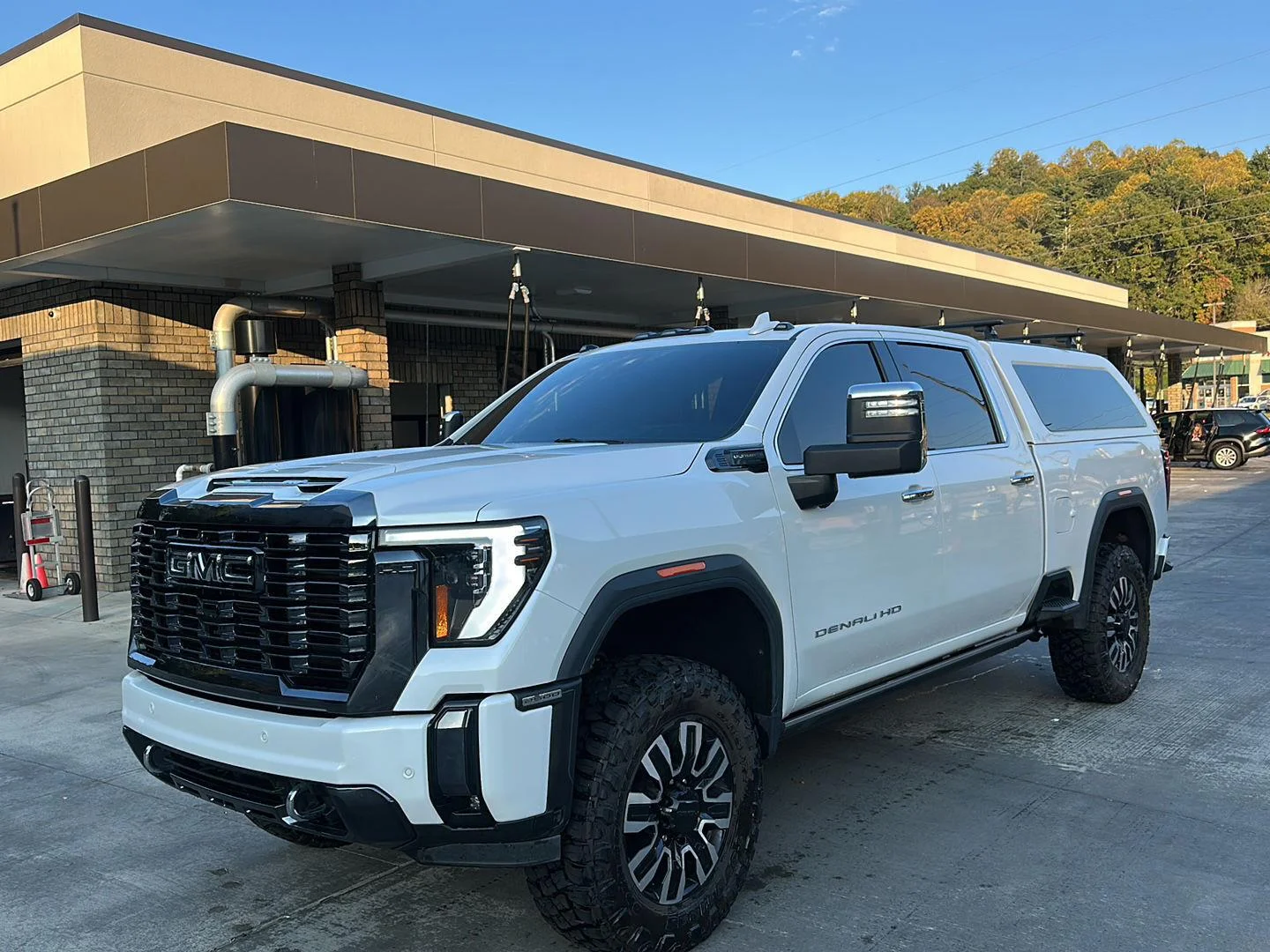 Used 2024 White Frost Tri-Coat GMC Denali Ultimate image 1