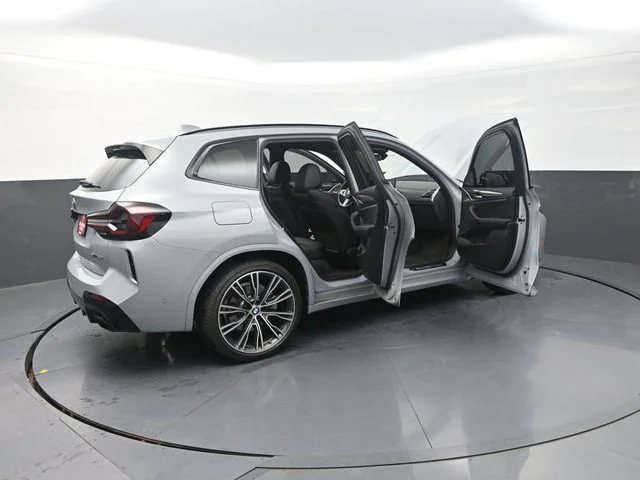 Used 2024 Gray BMW xDrive30i image 45