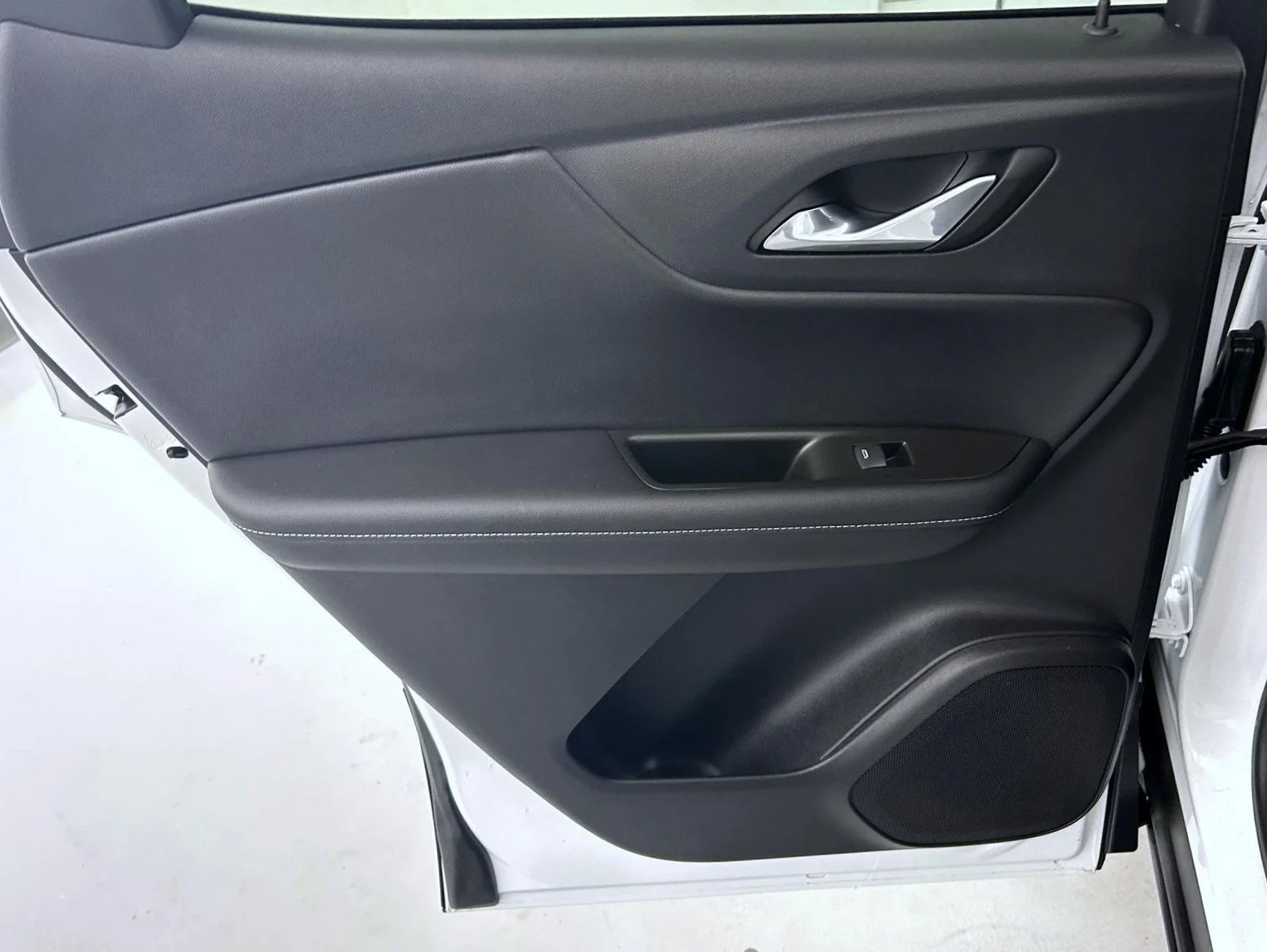 Used 2025 White Chevrolet LT image 20