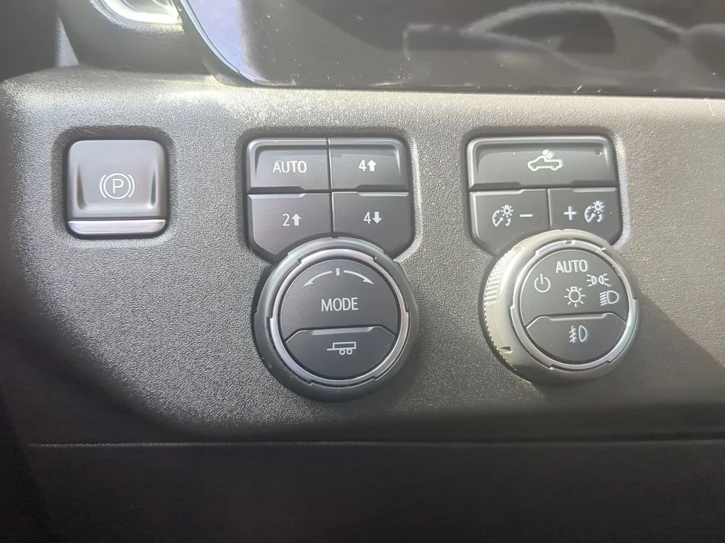 Used 2022 Summit White Chevrolet RST image 21