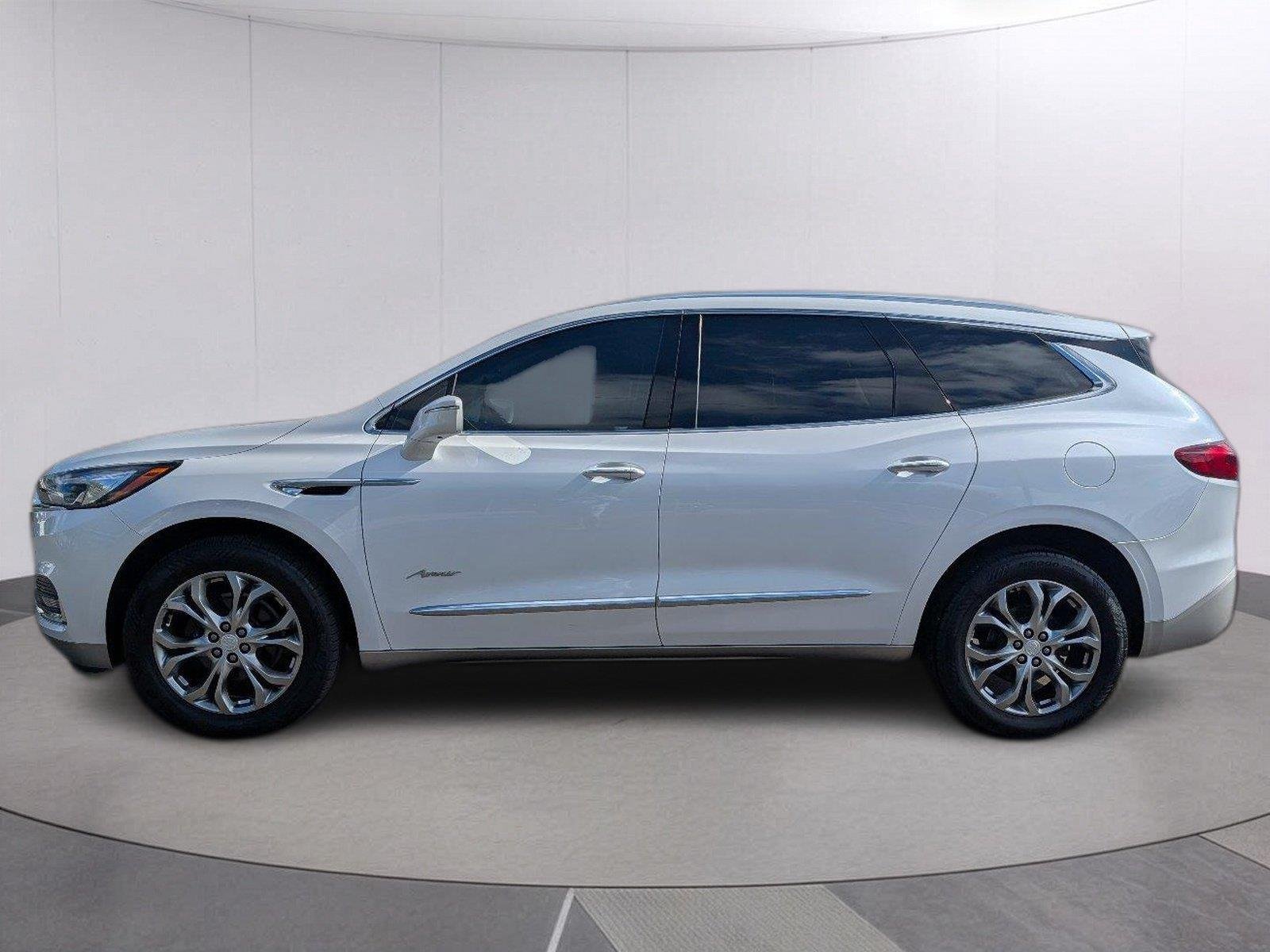 Used 2018 Includes Satin Nickel lower exterior accent color. Buick Avenir image 2