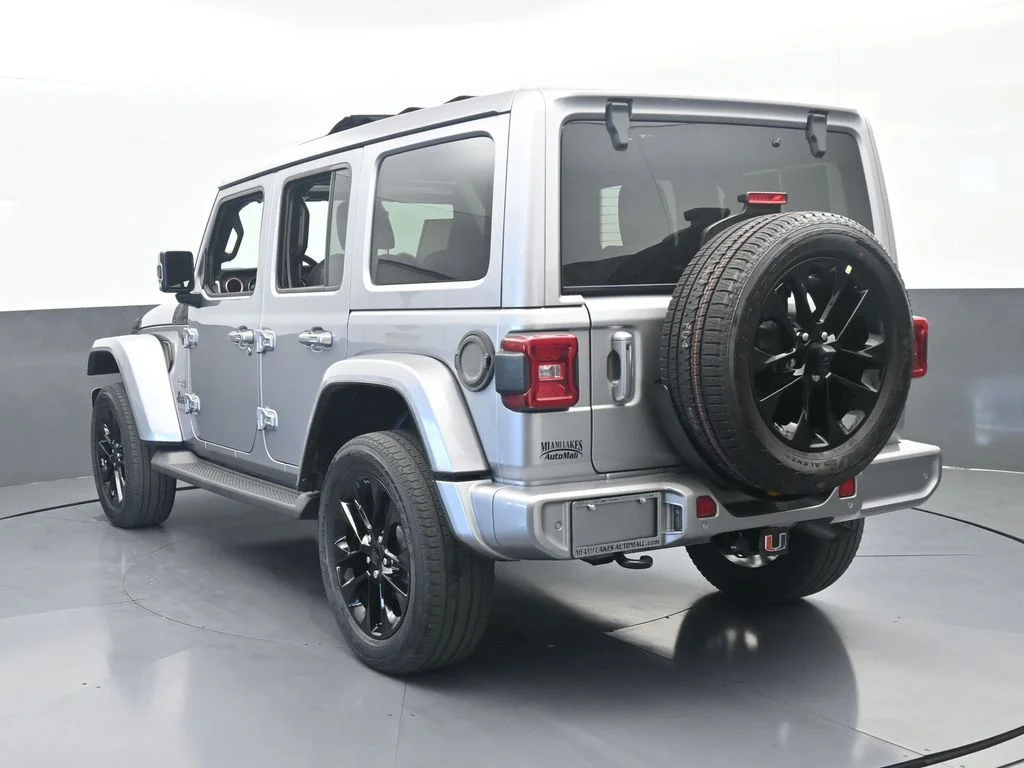 Used 2021 Billet Silver Metallic Clearcoat Jeep Unlimited Sahara High Altitude image 4