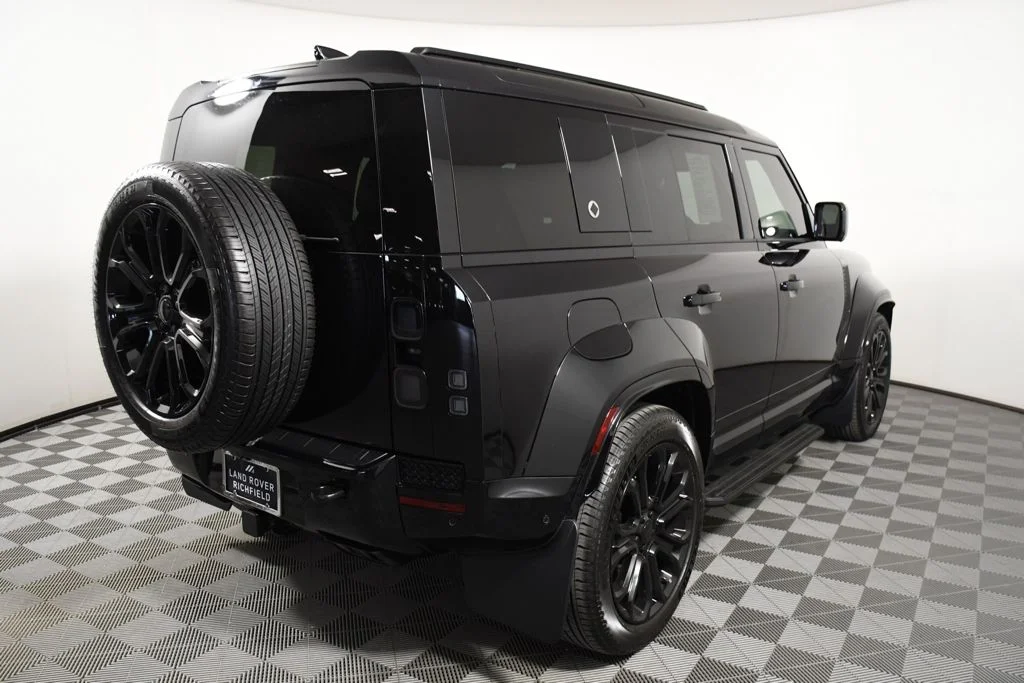 Used 2026 Narvik Black Land Rover OCTA image 6