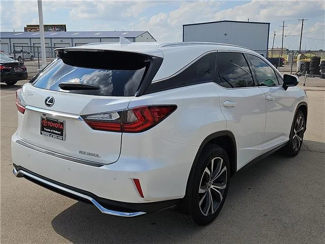 Used 2022 Eminent White Pearl Lexus Front-Wheel Drive image 4