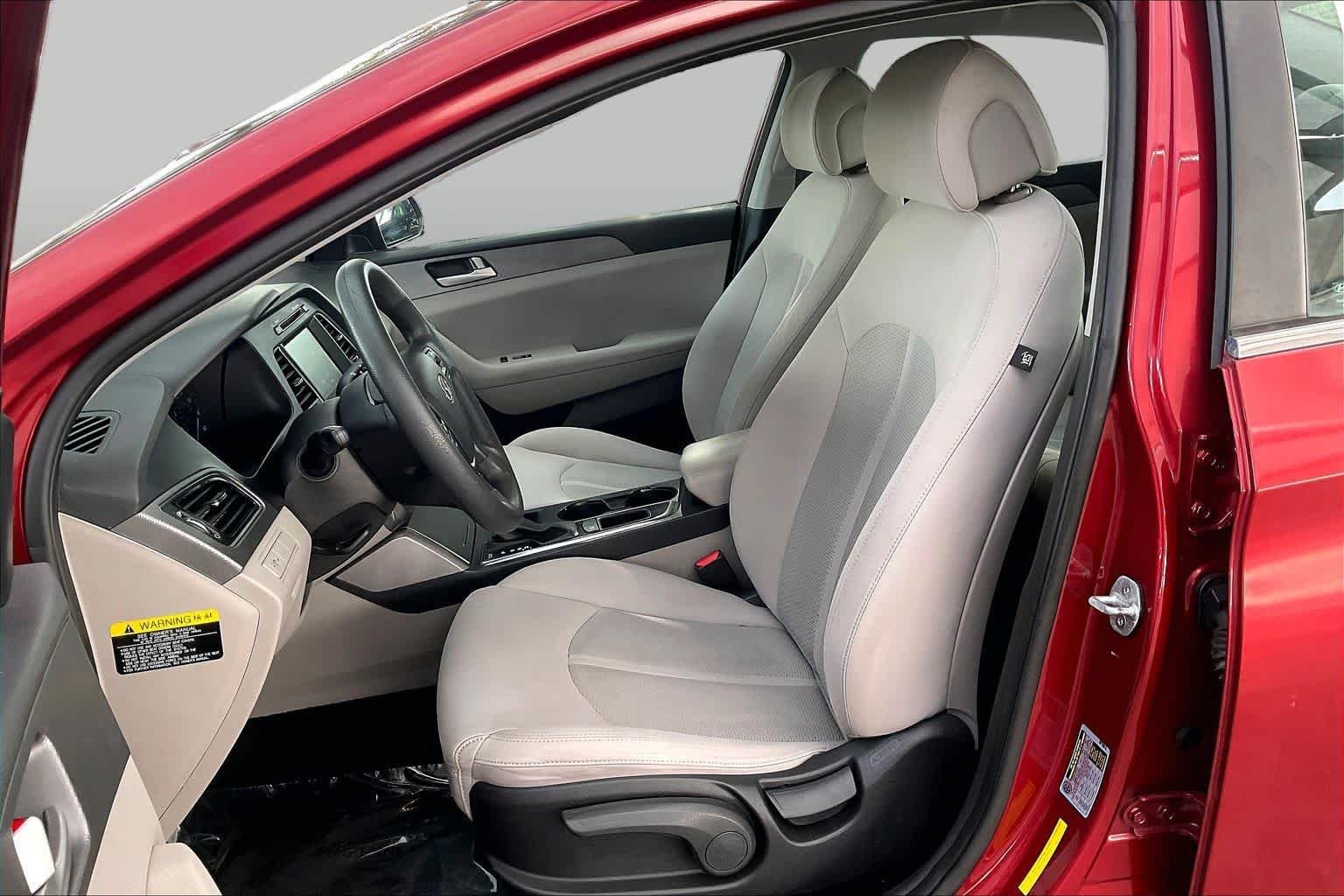Used 2016 Venetian Red Hyundai 2.4L SE image 8