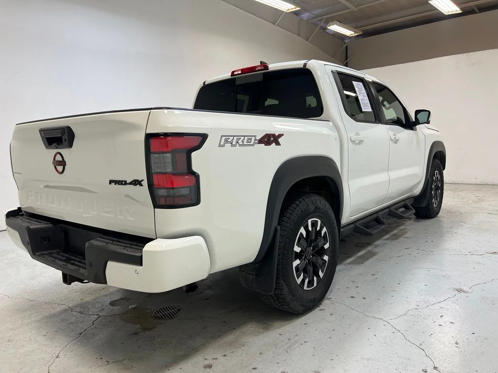 Used 2024 White Nissan PRO-4X image 9