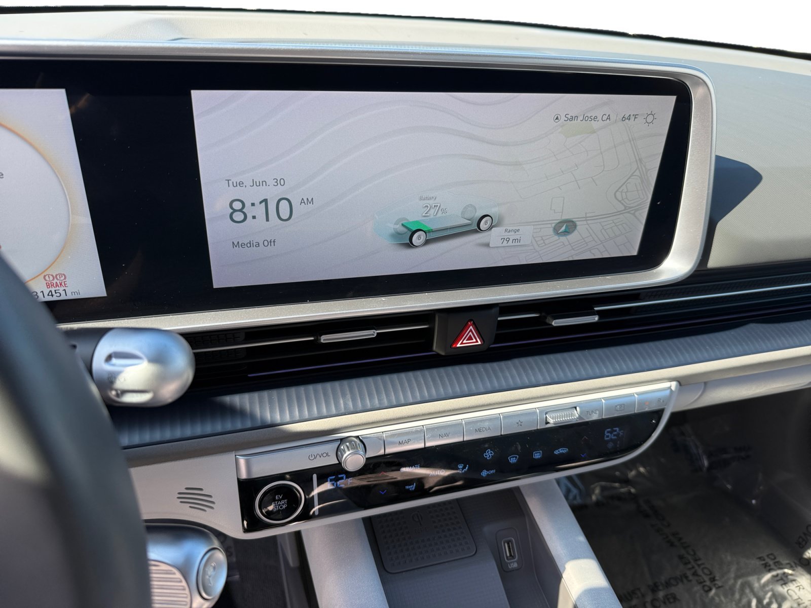 Used 2023 Gold Hyundai SEL image 12