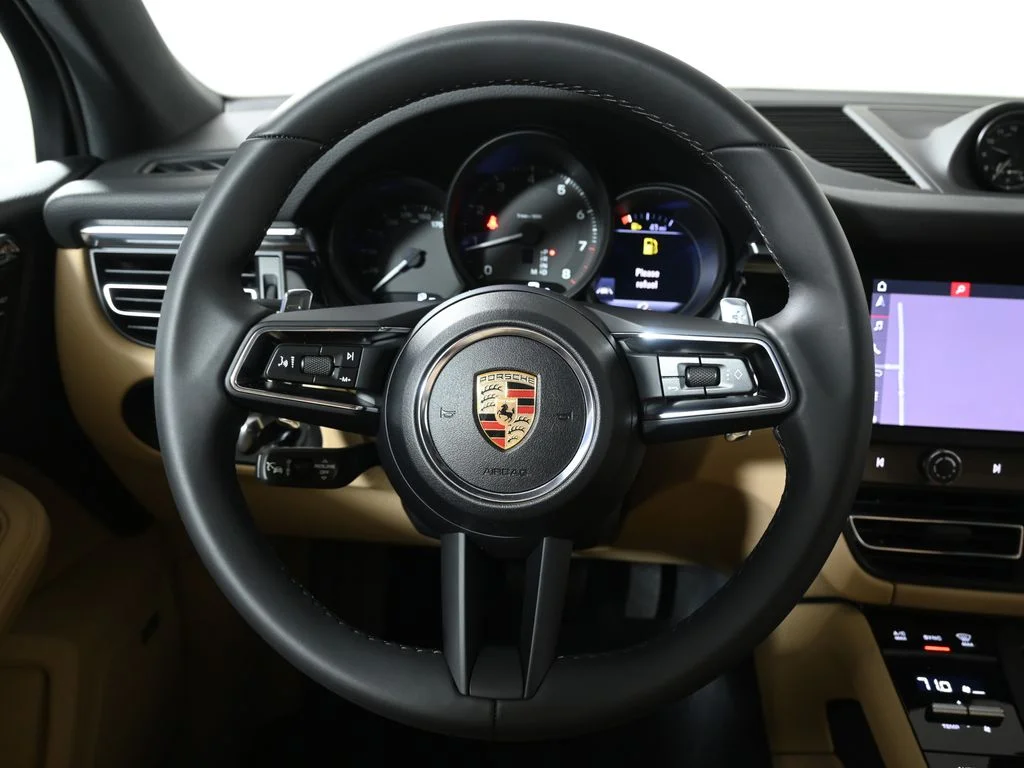 2026 Porsche Macan T - Photo 18