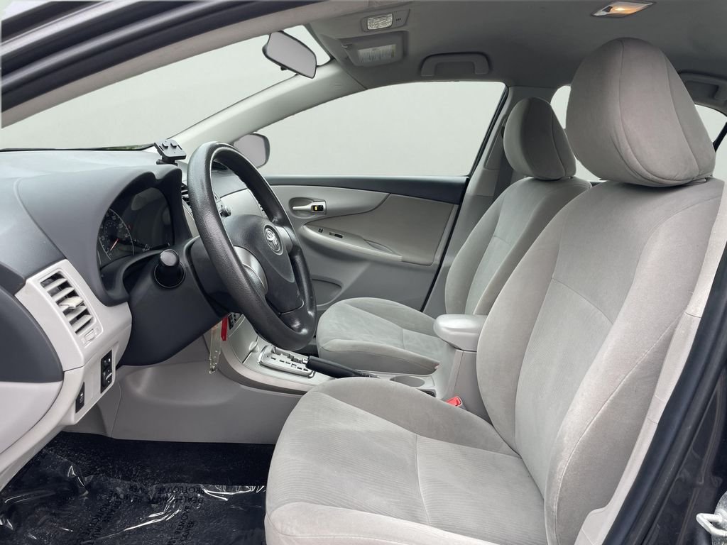Used 2011 Gray Toyota LE image 10