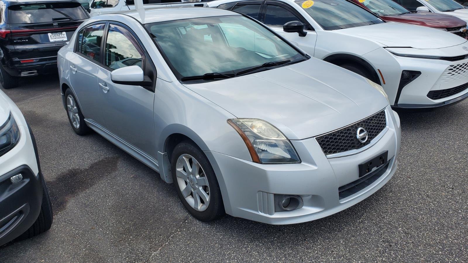 Used 2010 Brilliant Silver Nissan 2.0 SR image 2