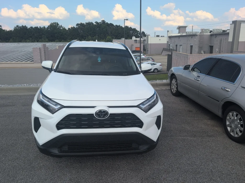 2024 Toyota RAV4 XLE FWD's photo