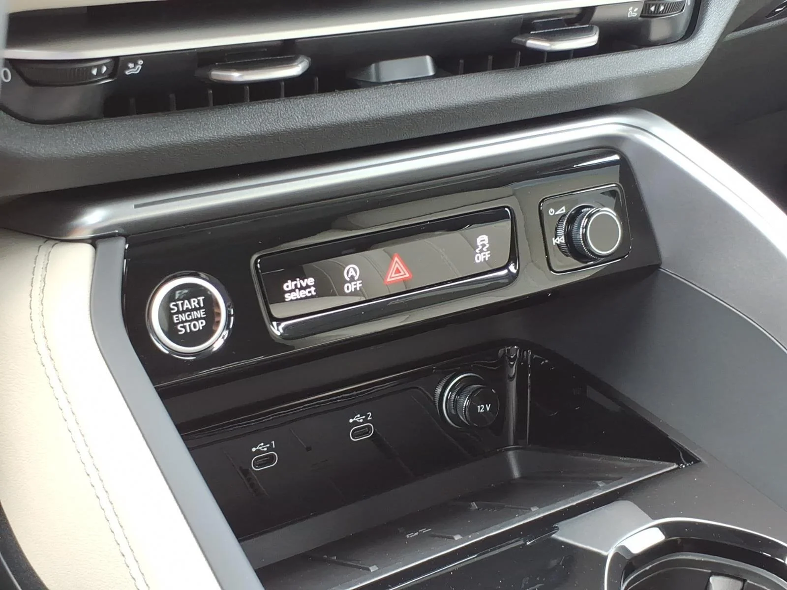 Certified Used 2025 Daytona Gray Pearl Effect Audi S line Premium image 19