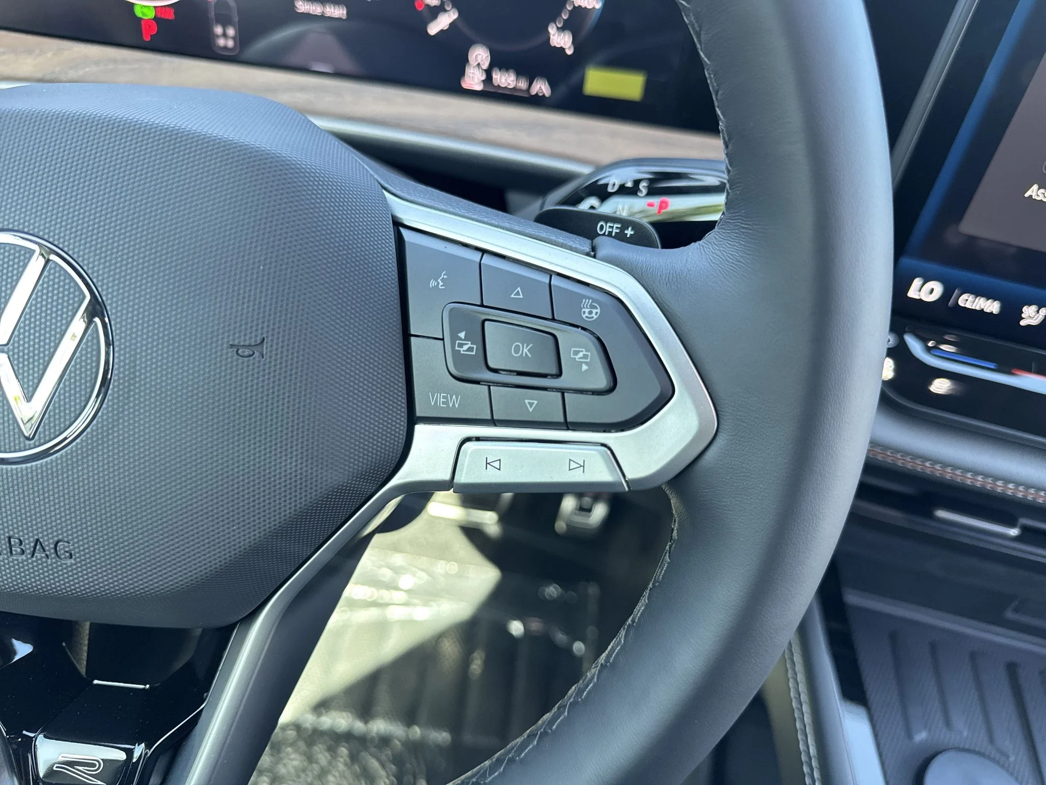 New 2027 SANDSTONE Volkswagen SEL Premium R-Line image 20