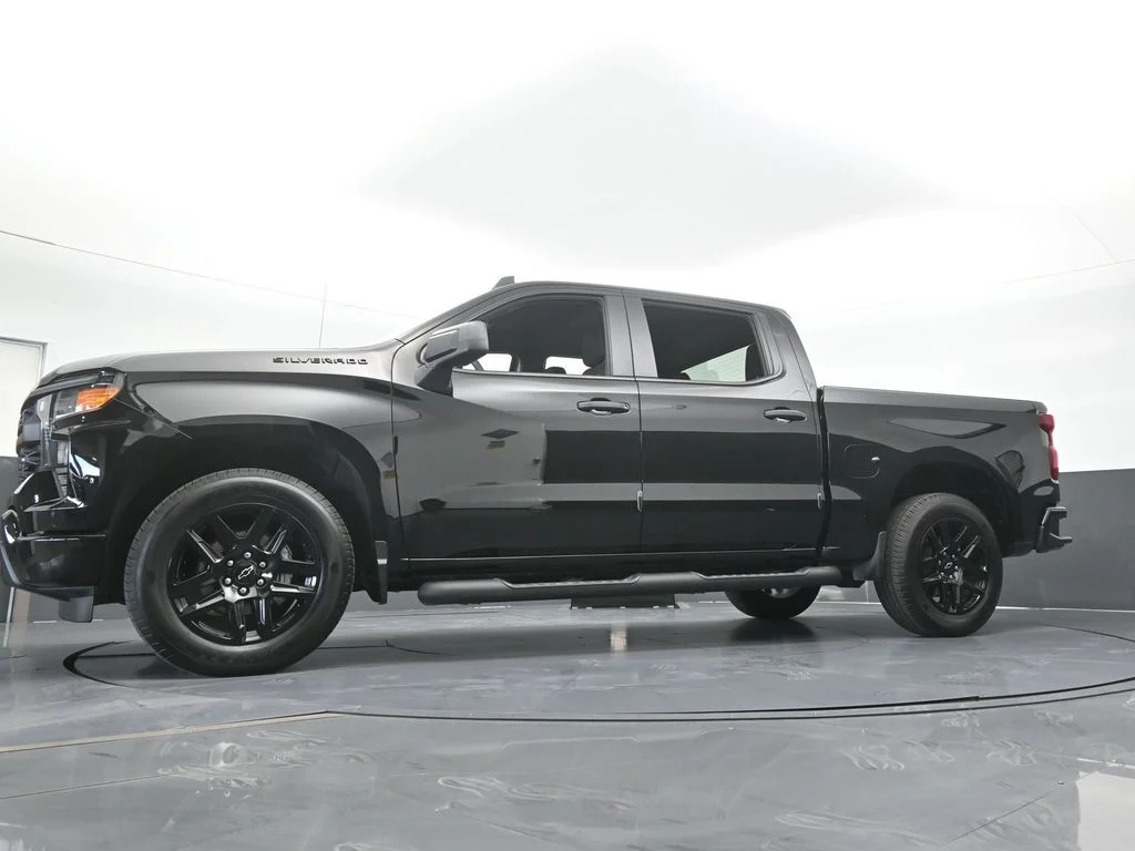 Used 2025 Black Chevrolet Custom image 58