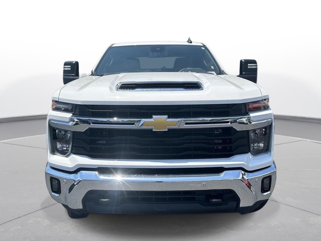 Used 2025 Summit White Chevrolet LT image 3