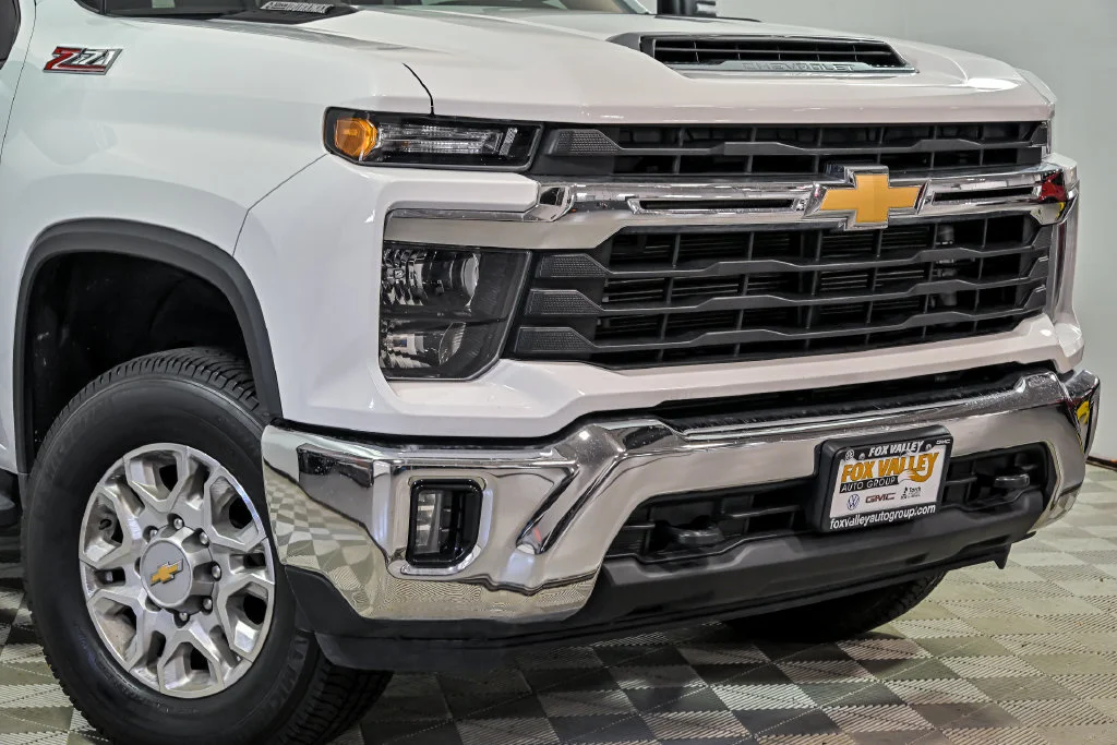 2024 Chevrolet Silverado 3500HD LT - Photo 2