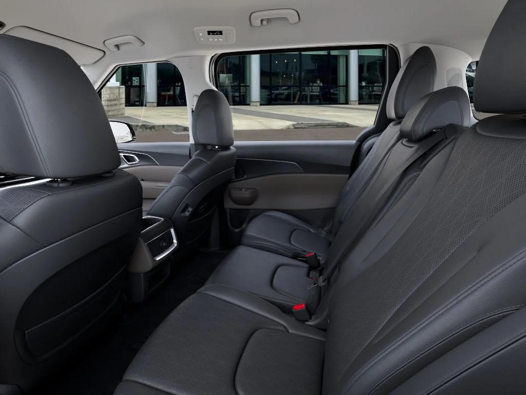 New 2026 Aurora Black Pearl Kia LXS image 18