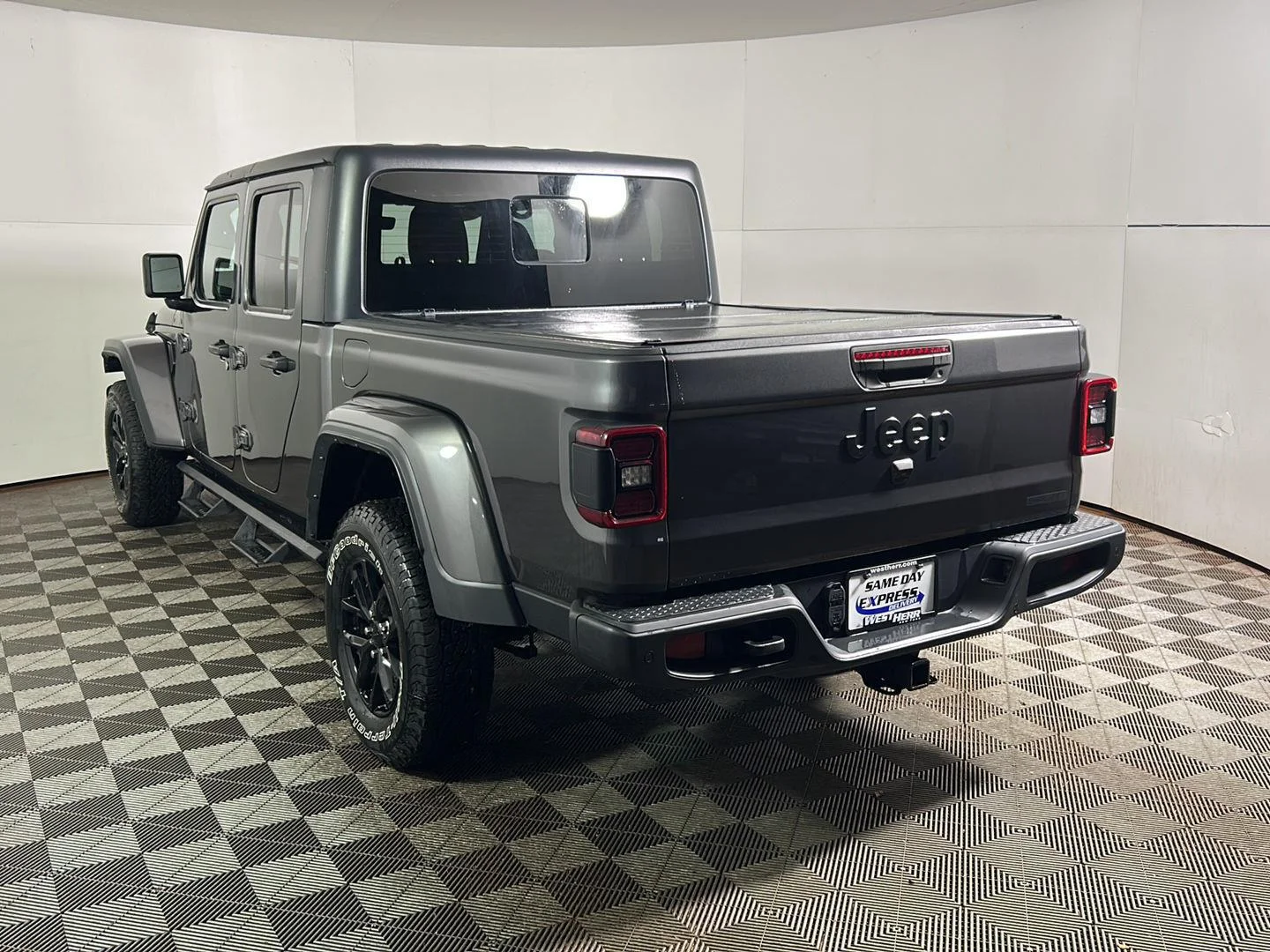 Used 2021 Granite Crystal Metallic Clearcoat Jeep Sport S image 10