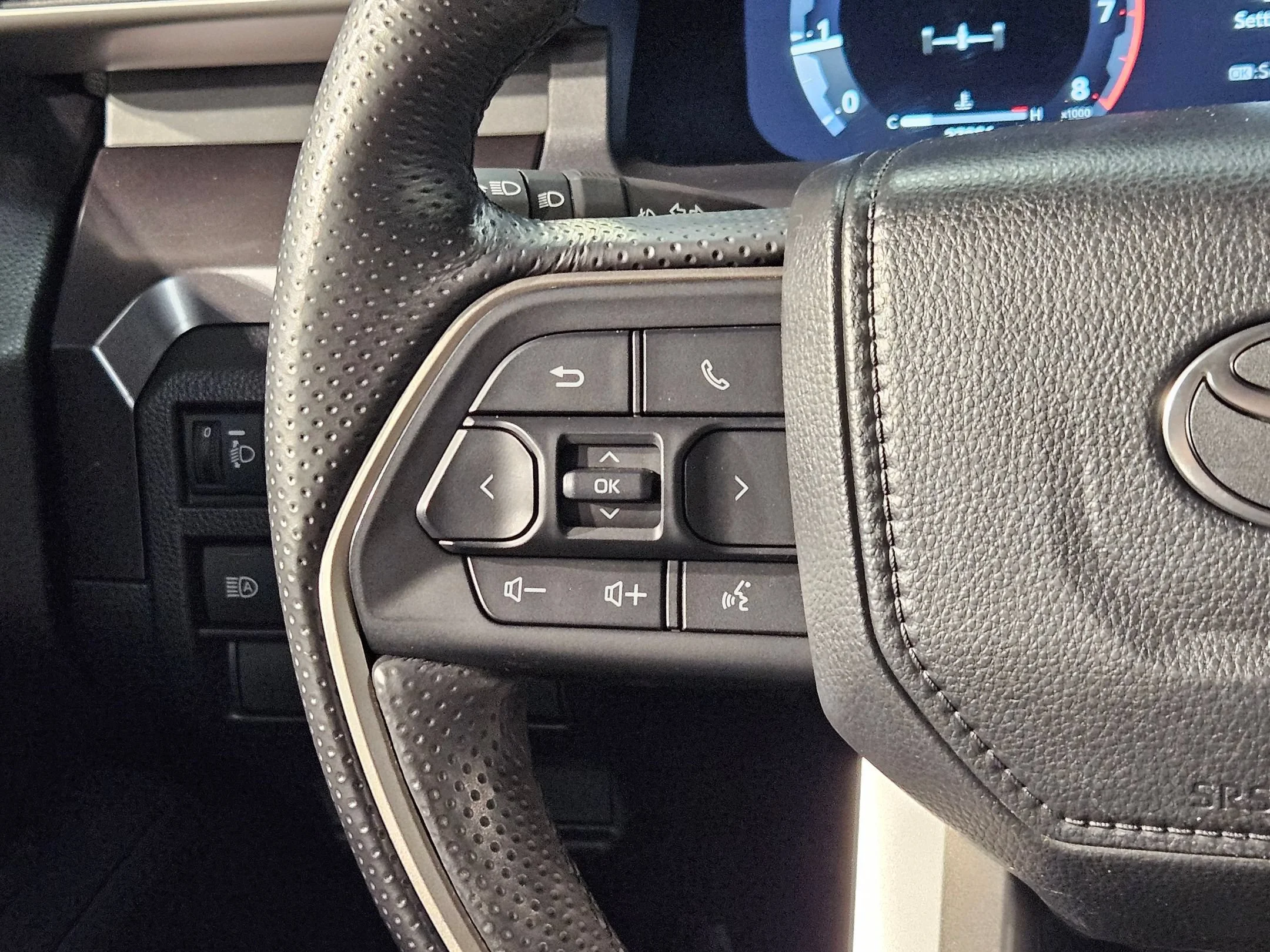 Certified Used 2025 Everest Toyota TRD Off Road image 27