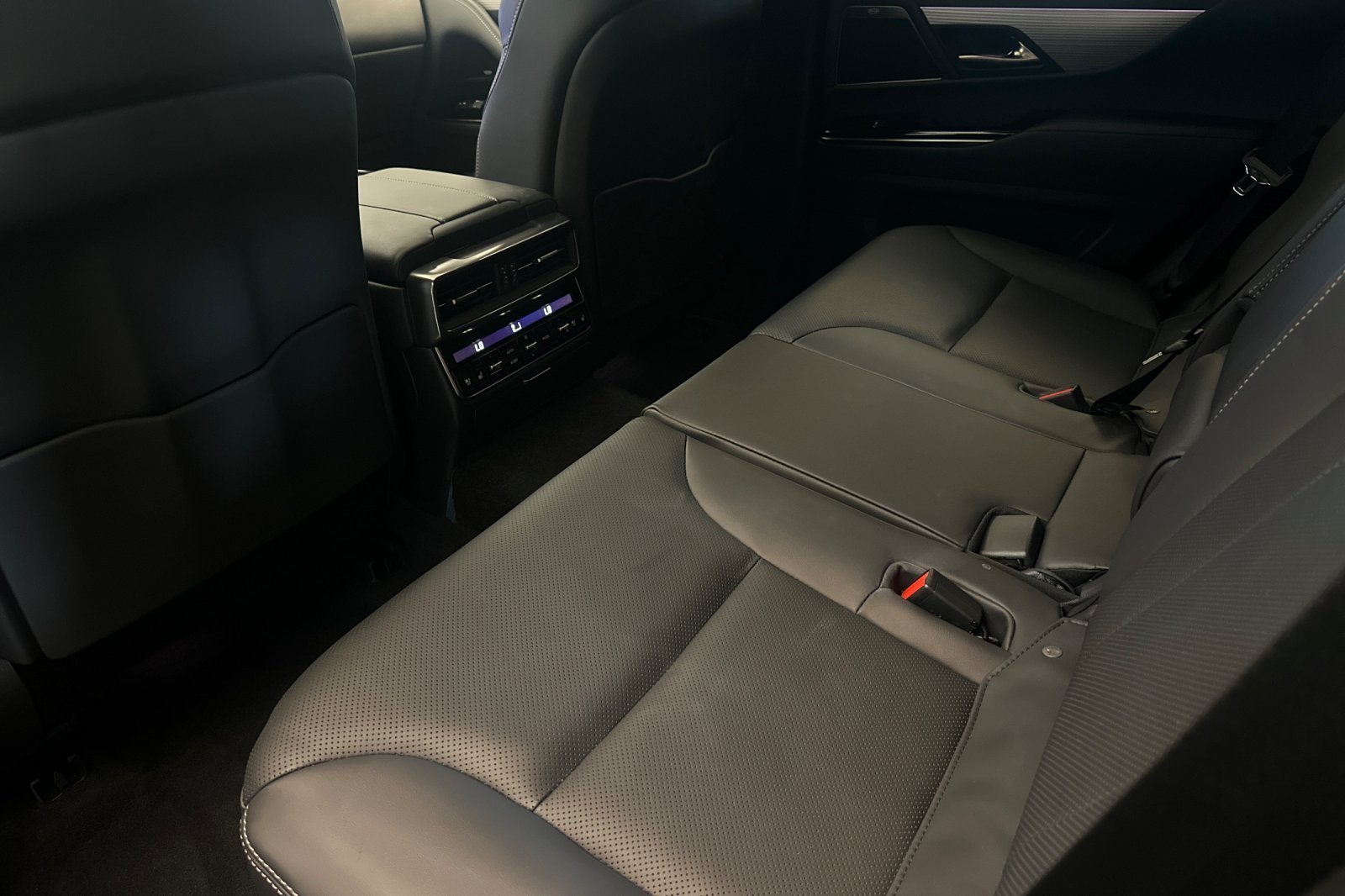 2026 Lexus LX 700h F-Sport - Photo 12