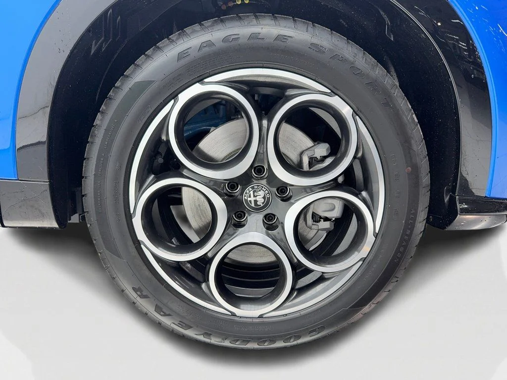 New 2025 Blue Alfa Romeo Base image 48