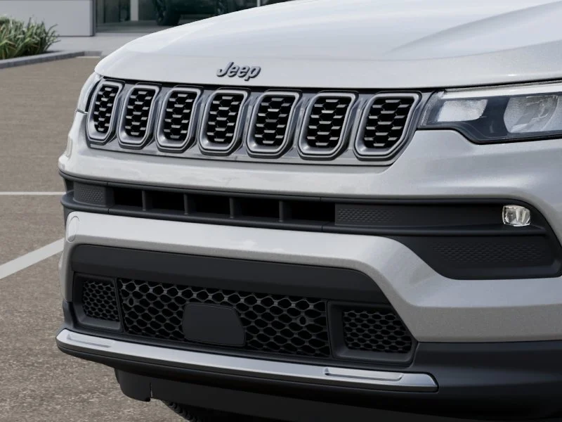 New 2026 Silver Zynith Metallic Clearcoat Jeep Latitude Altitude image 11