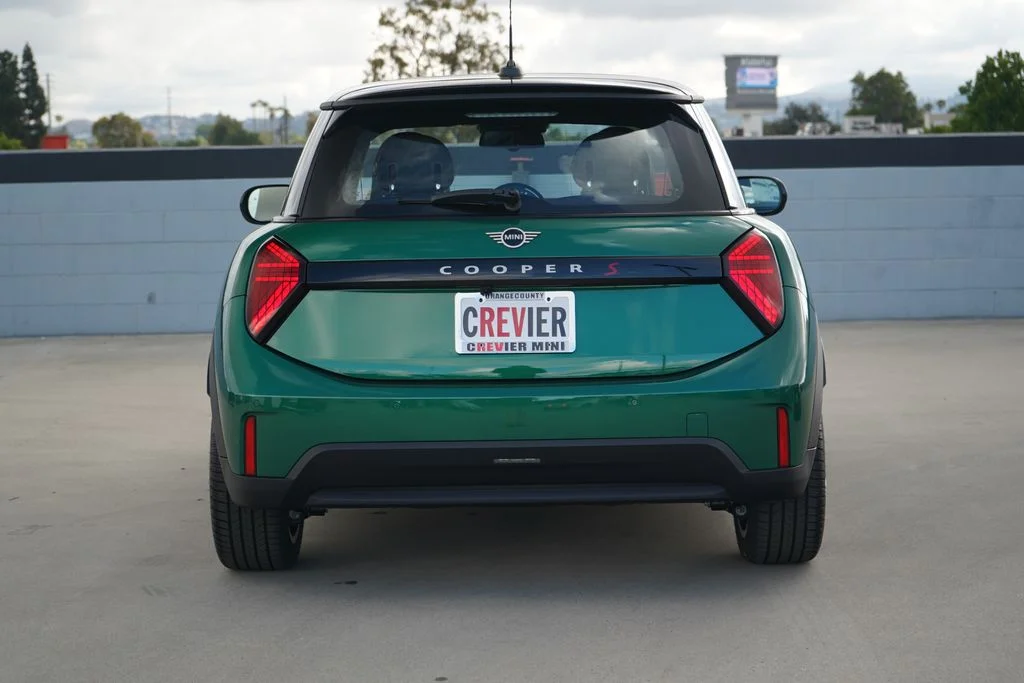New 2026 Green MINI Signature Plus image 5
