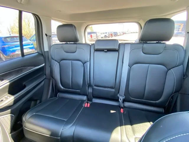 Used 2024 White Jeep Limited image 11