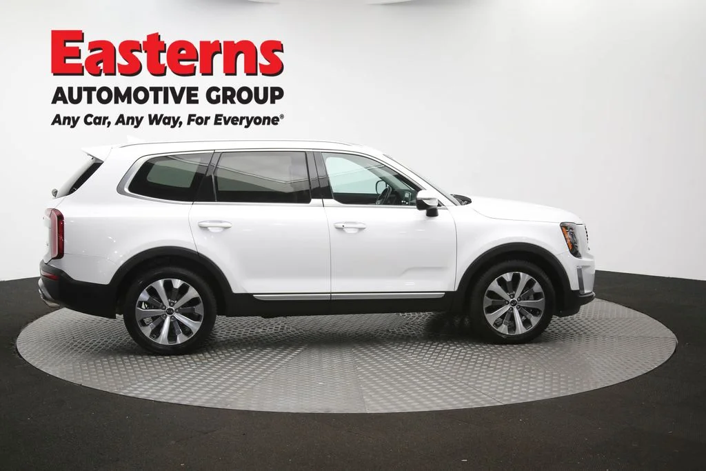 Used 2020 White Kia S image 48