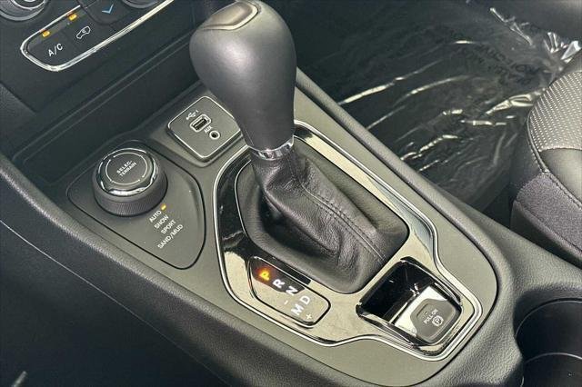 New 2023 Granite Crystal Metallic Clear-Coat Exterior Paint Jeep Altitude Lux image 22
