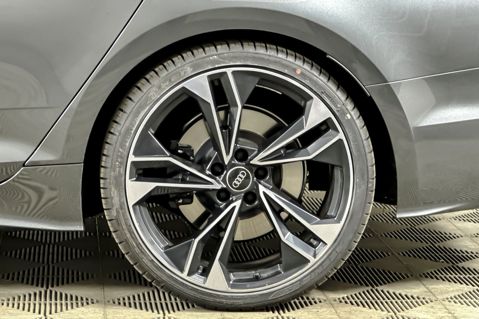 Used 2025 Daytona Gray Pearl Effect Audi Premium Plus 3.0 TFSI quattro image 24