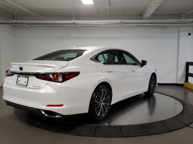 Used 2025 White Lexus 350 image 9