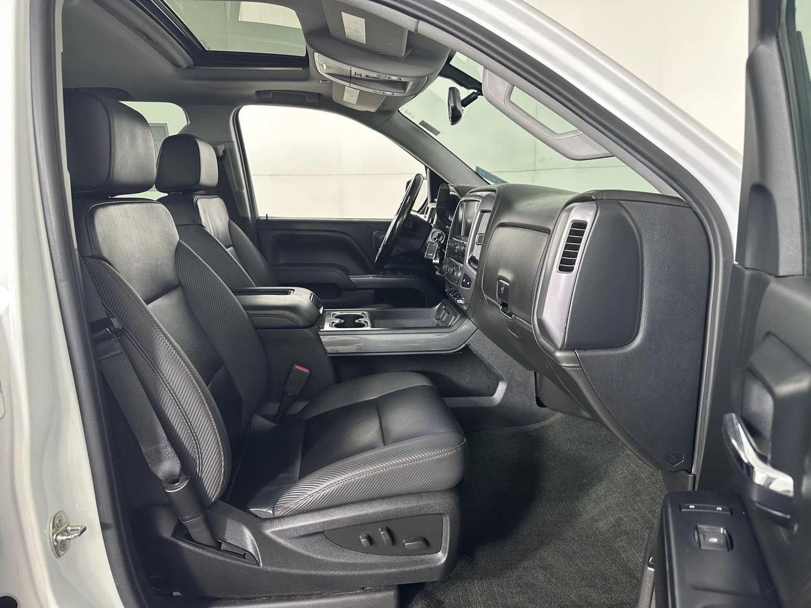 Used 2018 Summit White GMC SLT image 30