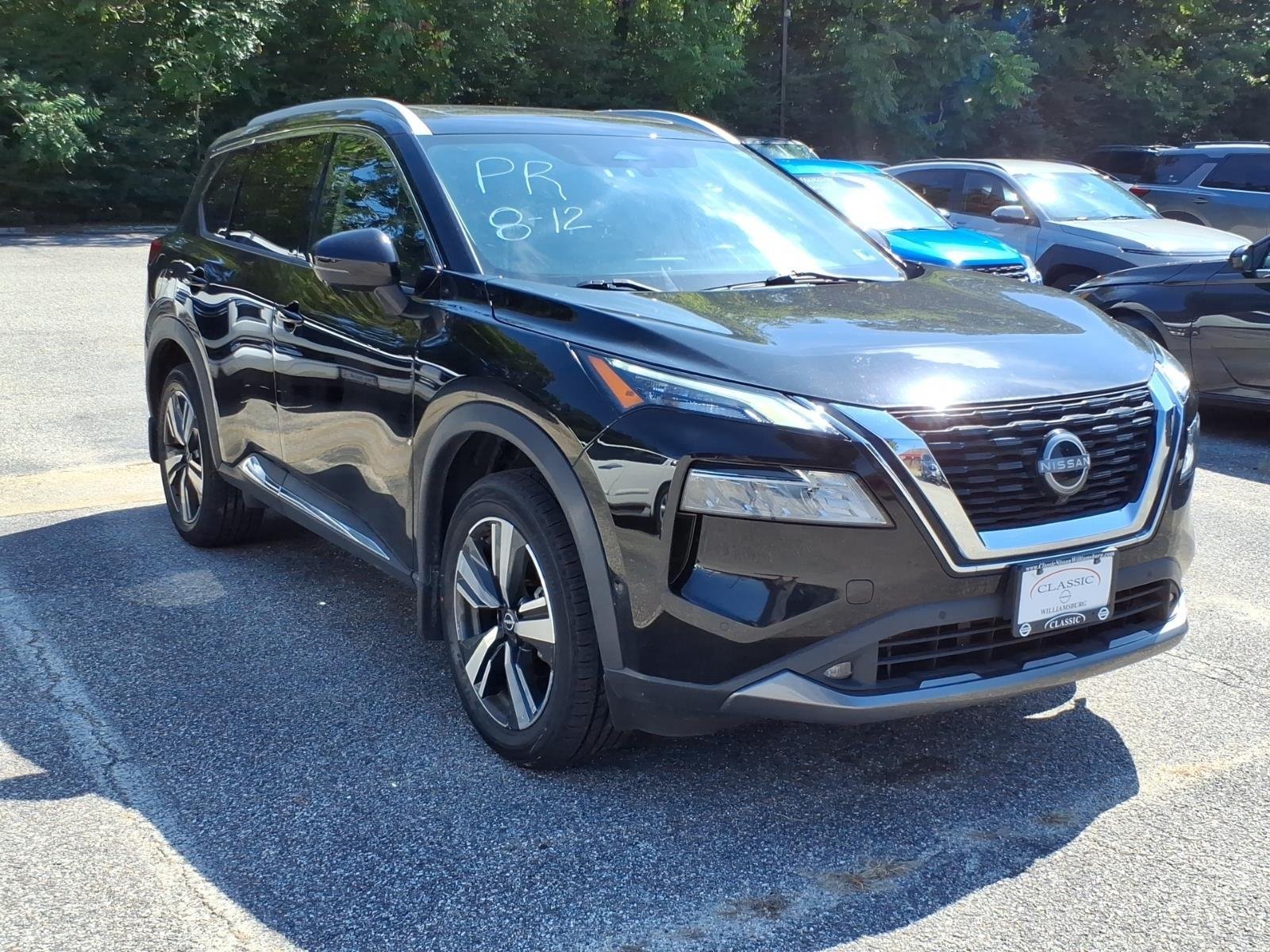 Used 2022 Super Black Nissan SL image 2