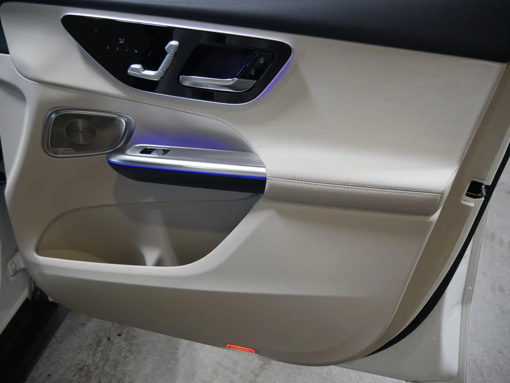 New 2026 Polar White Mercedes-Benz GLC 300 image 54