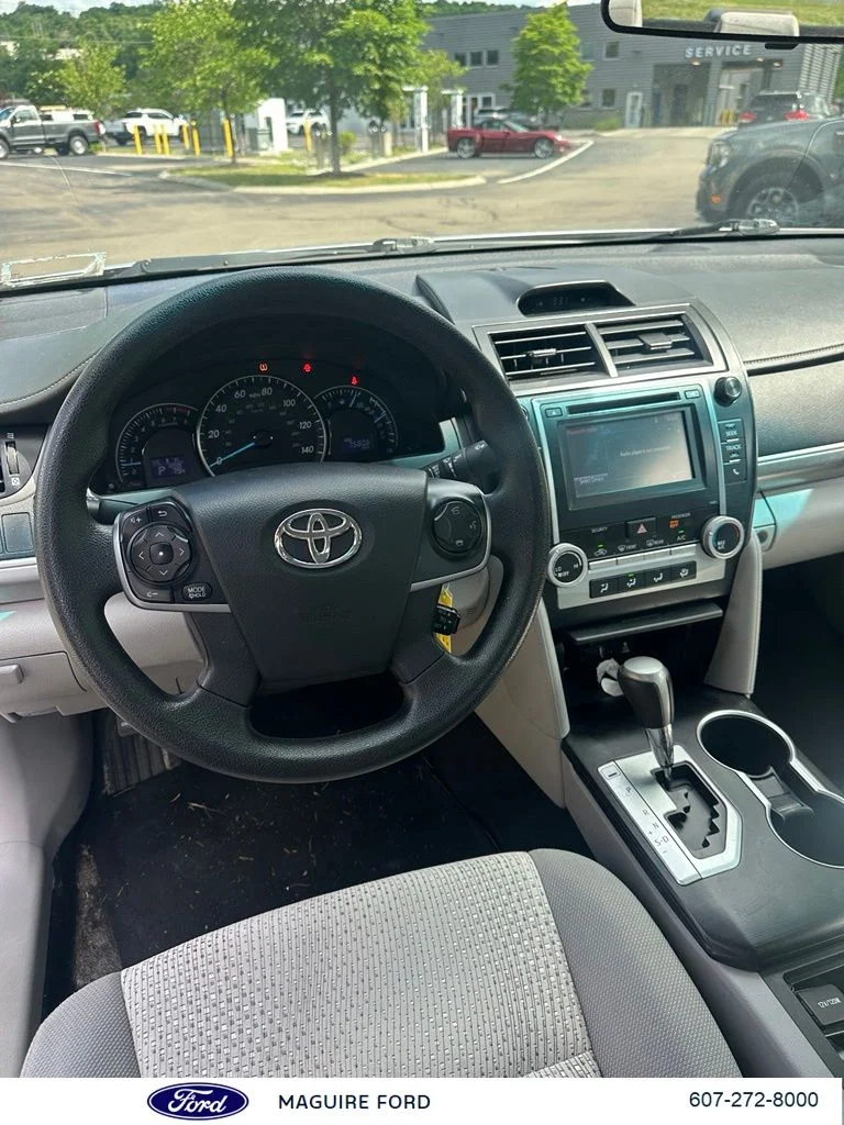 Used 2014 Silver Toyota LE image 15