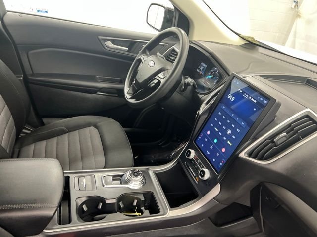 Used 2022 Oxford White Ford SE image 25