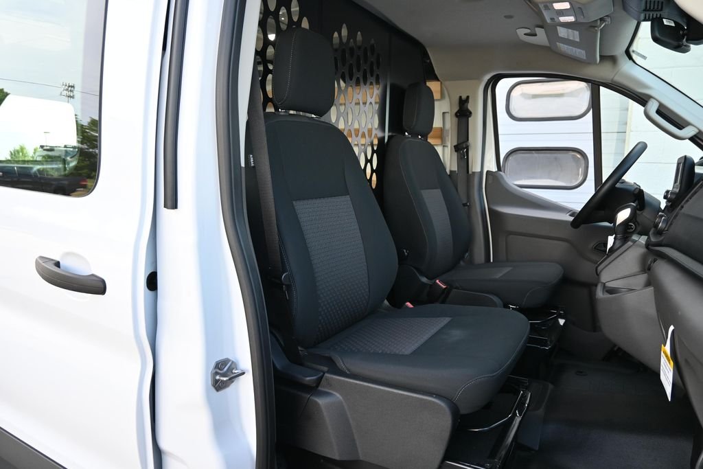 Used 2025 Oxford White Ford Base image 22