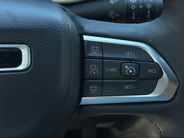 Used 2023 Silver Jeep High Altitude image 27