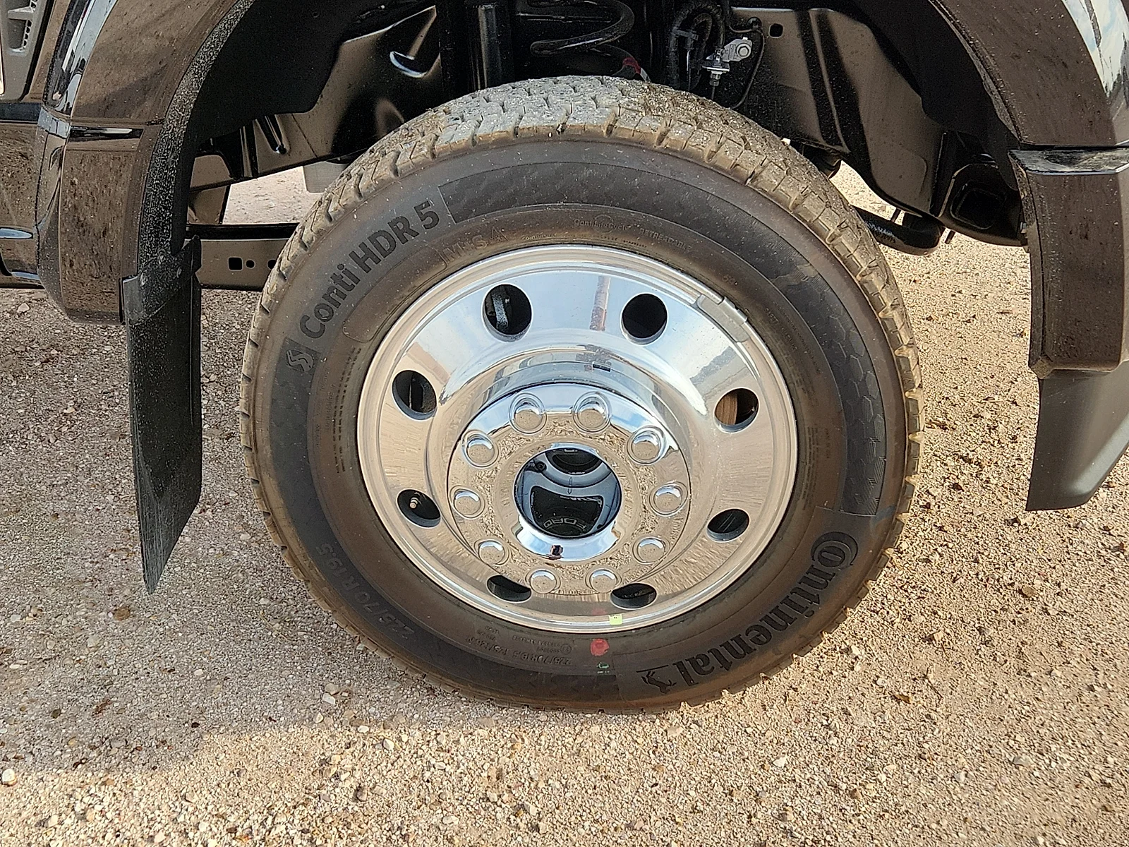 New 2027 Agate Black Metallic Ford XLT image 9