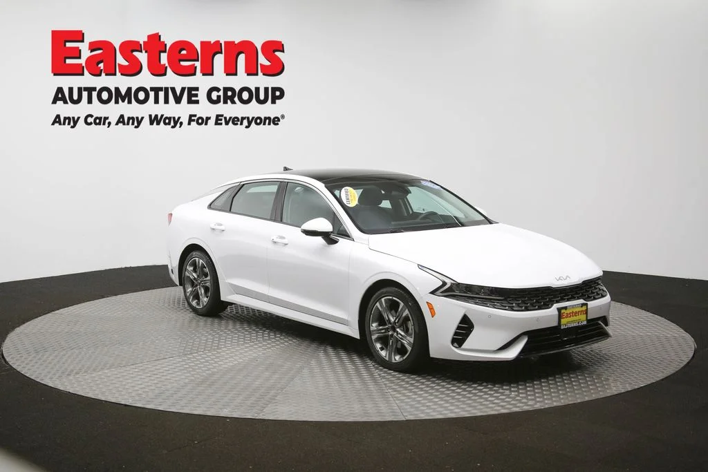 Used 2022 White Kia EX image 49