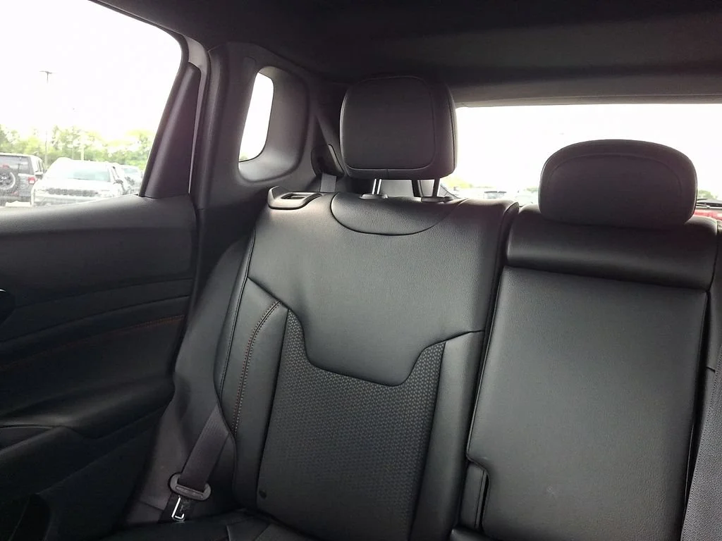 New 2026 Bright White Clearcoat Jeep Trailhawk image 13