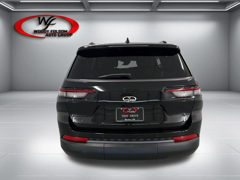 New 2026 Diamond Black Crystal Pearl-Coat Exterior Paint Jeep Altitude image 7