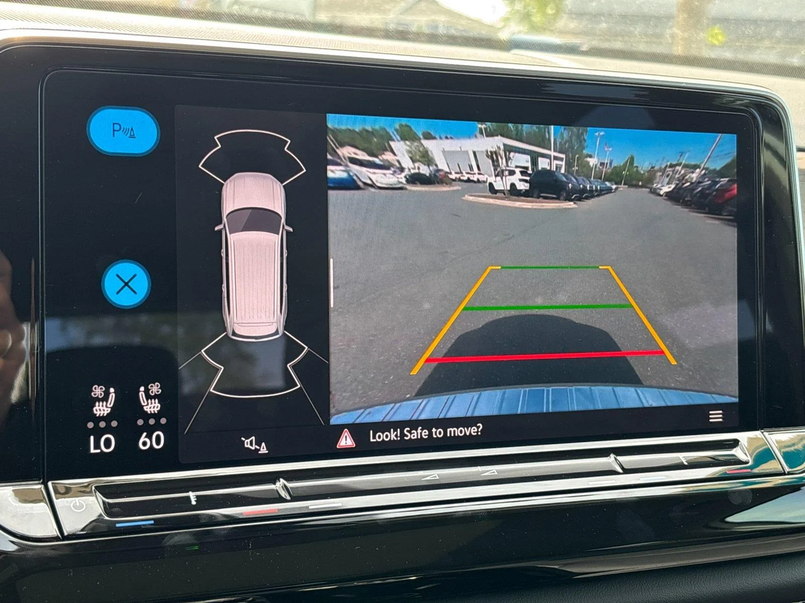 New 2025 Pure White Volkswagen 2.0T SE w/Technology image 25
